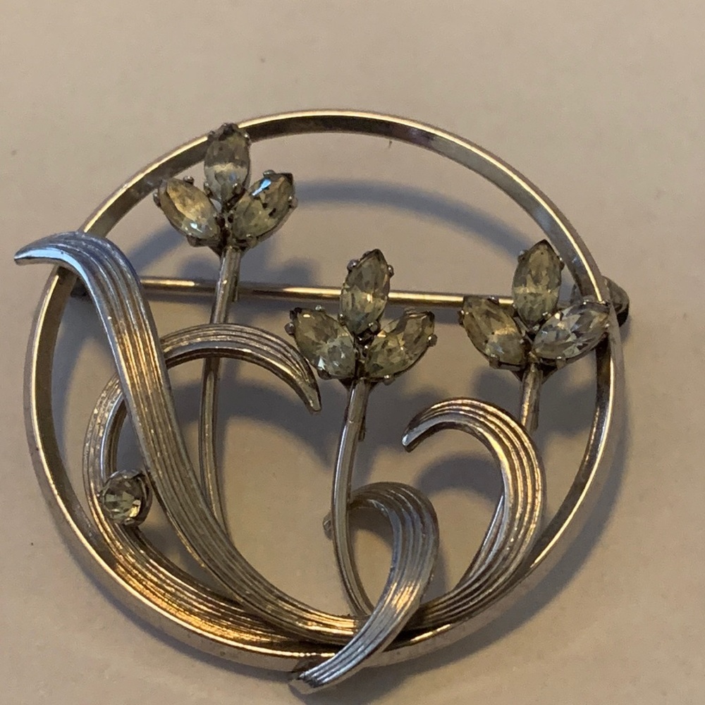 Krementz Signed Mid Century Floral Circle Brooch